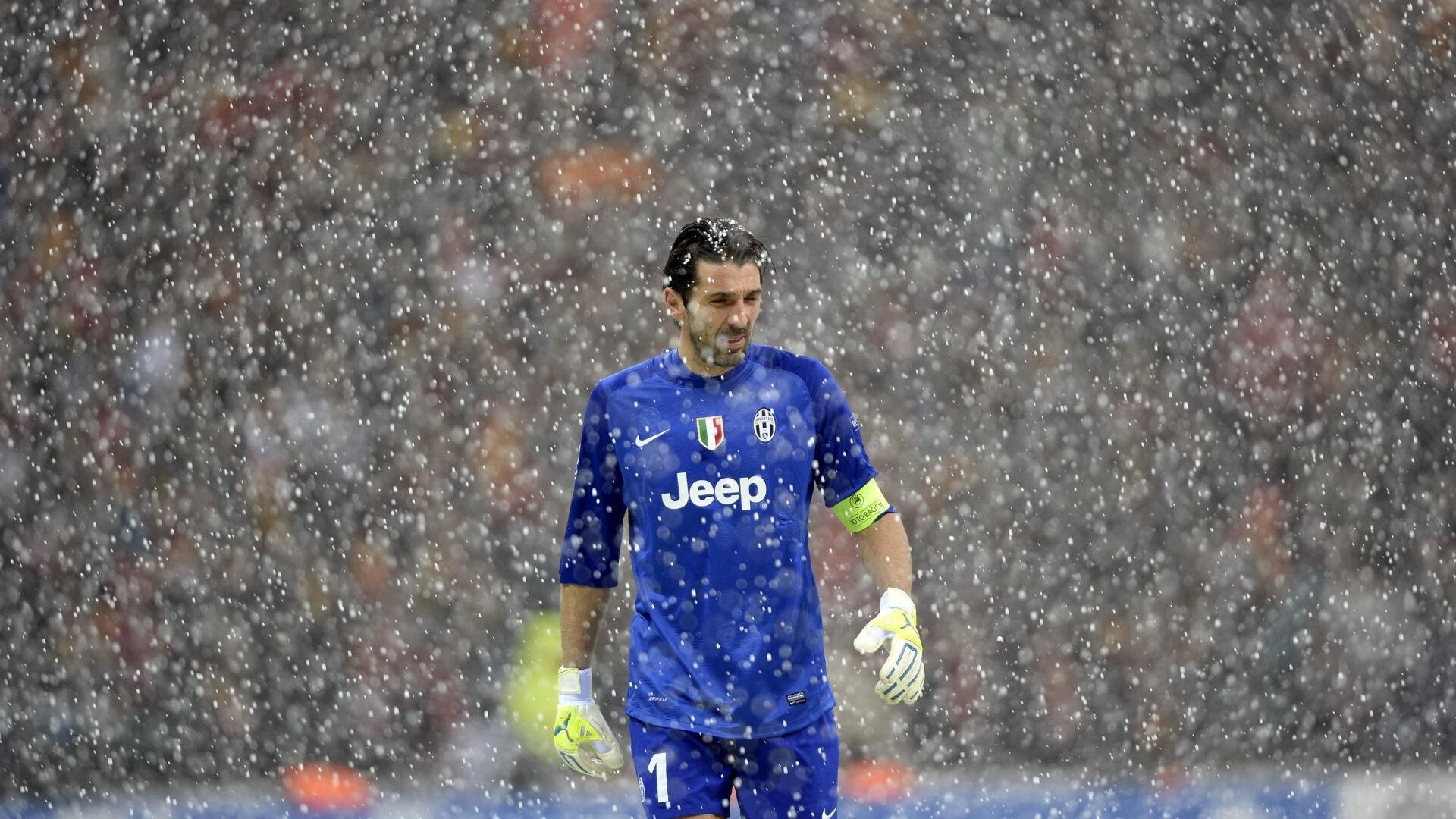 字母哥篮板抢夺积极展现统治力，字母哥篮板能力