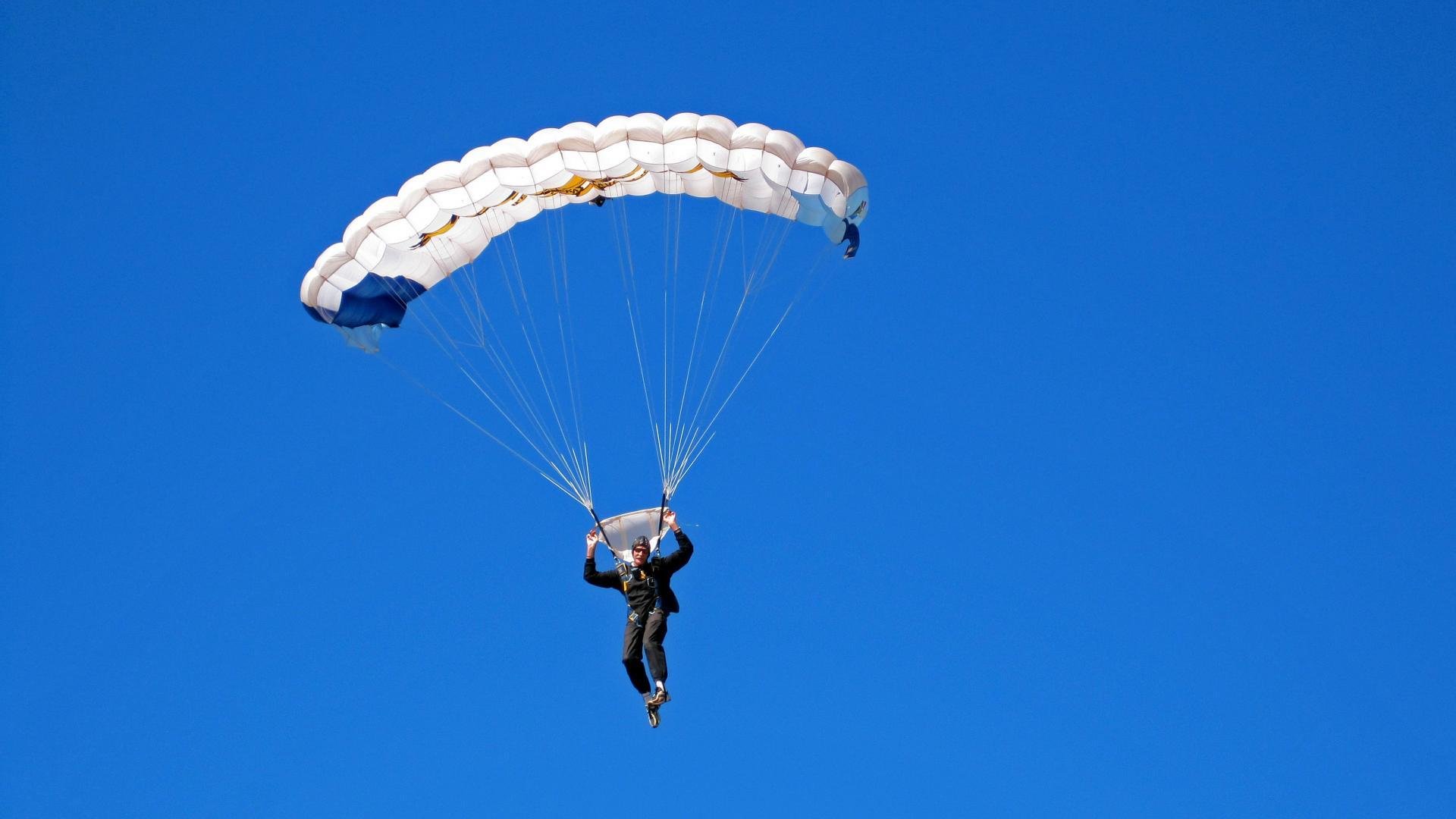 马克·阿特金森：凭借出色的速度，南非队成功突破对方防线，阿特马里克